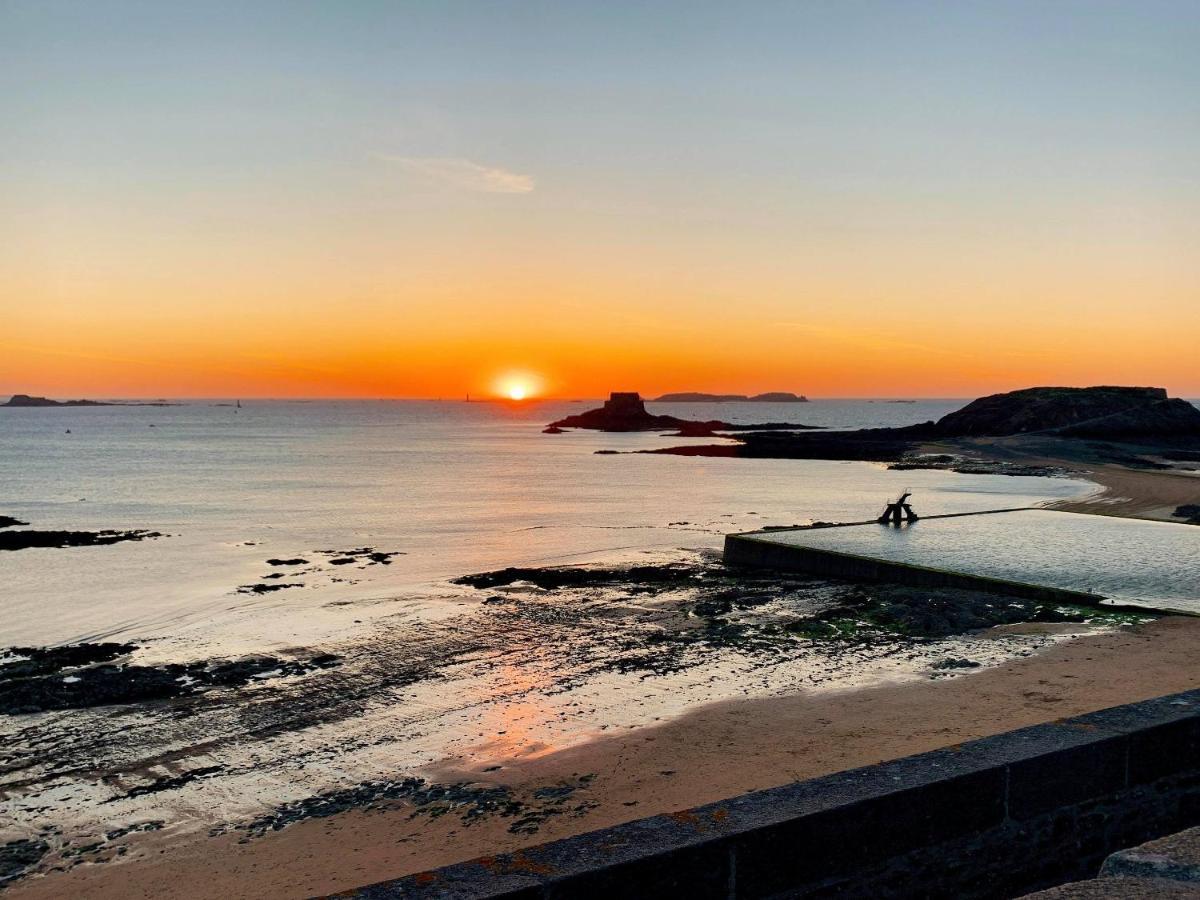 Appartement de 60 m2 tout juste rénové à Saint Malo Intra-Muros Esterno foto