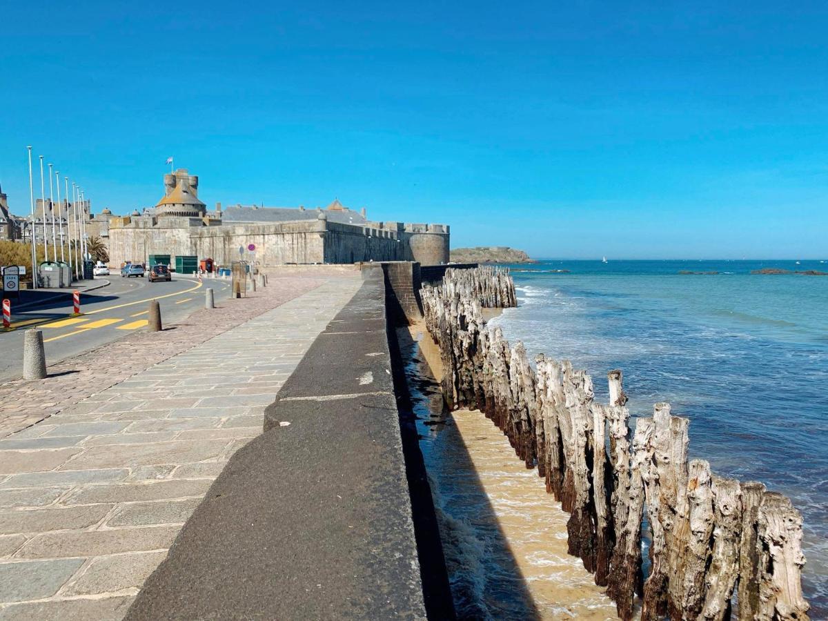 Appartement de 60 m2 tout juste rénové à Saint Malo Intra-Muros Esterno foto
