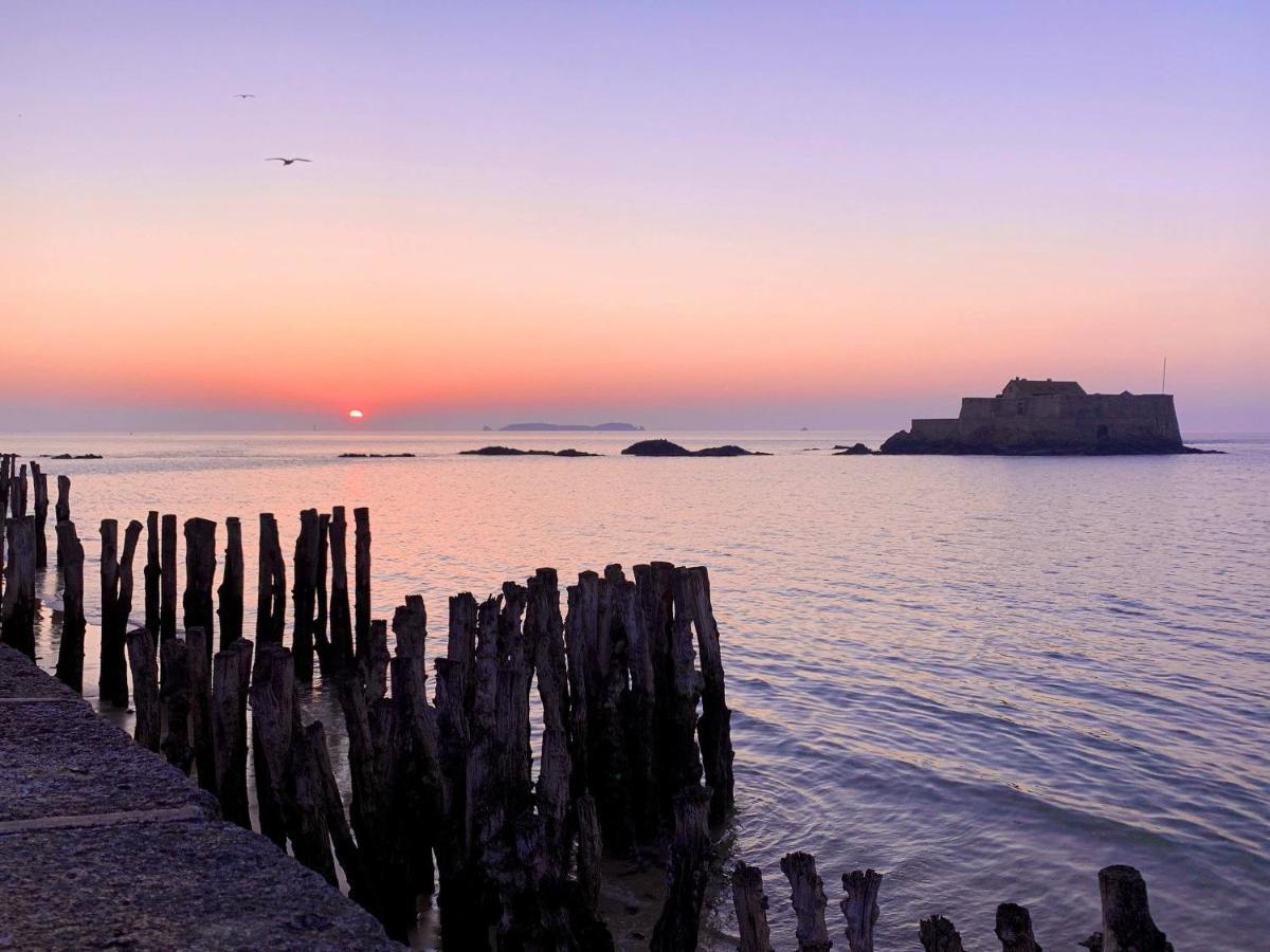 Appartement de 60 m2 tout juste rénové à Saint Malo Intra-Muros Esterno foto