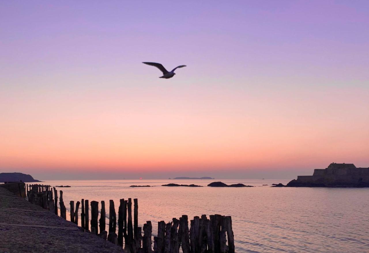 Appartement de 60 m2 tout juste rénové à Saint Malo Intra-Muros Esterno foto
