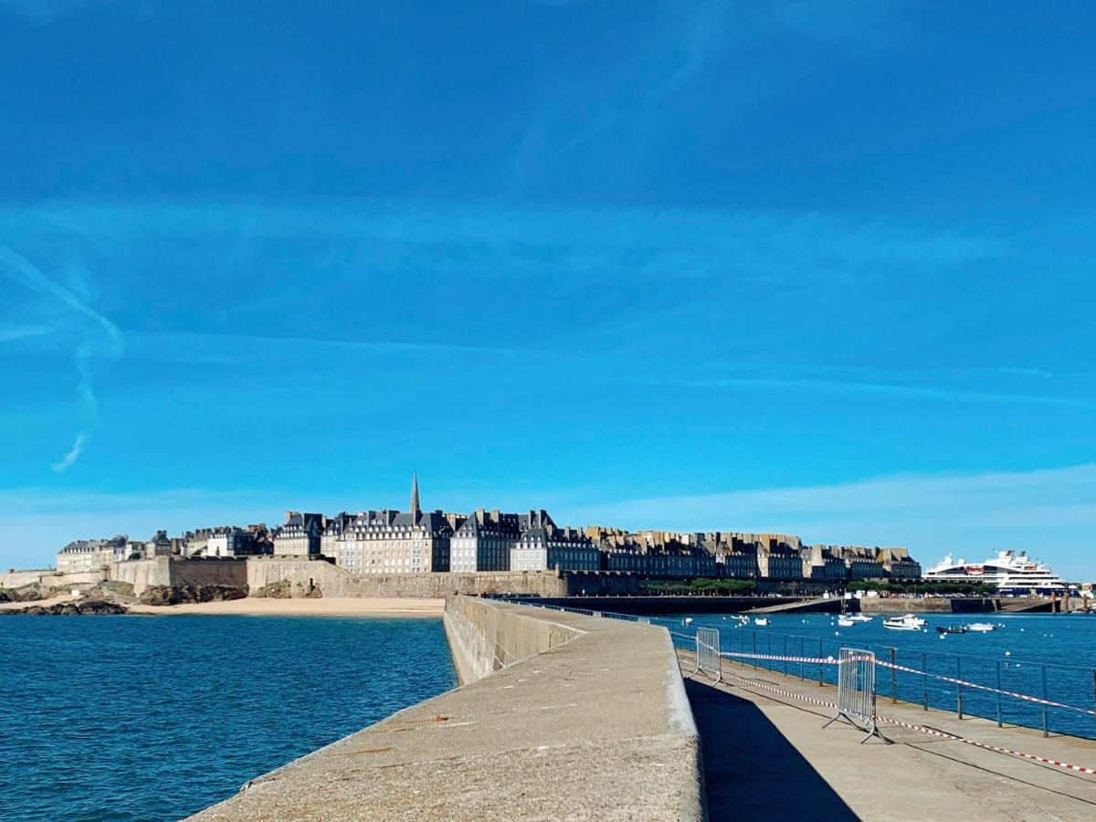 Appartement de 60 m2 tout juste rénové à Saint Malo Intra-Muros Esterno foto